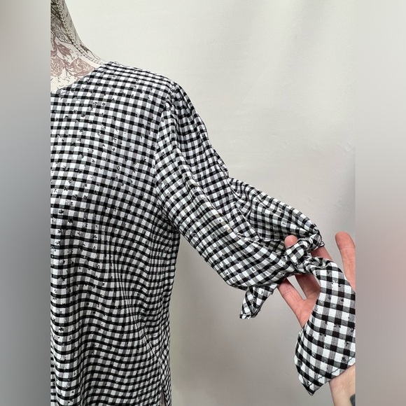 CECE Black and white‎ gingham tie sleeve top size M. - Picture 5 of 11